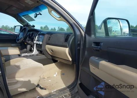 2011 Toyota Tundra Grade 5.7L V8 z USA, uszkodzony, nr VIN 5TFUY5F18BX159091